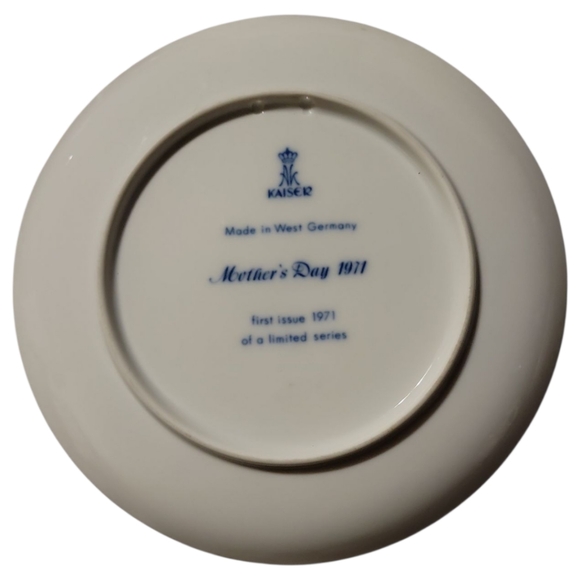 Vtg 71 Kaiser Royale Blue Winter China Mother's Day Plate Mare Foal West Germany - Picture 3 of 4